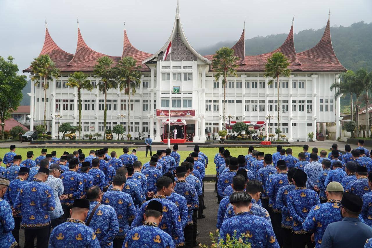 Suasana peringatan Hari Otda dihalaman Balai Kota Padang Panjang.